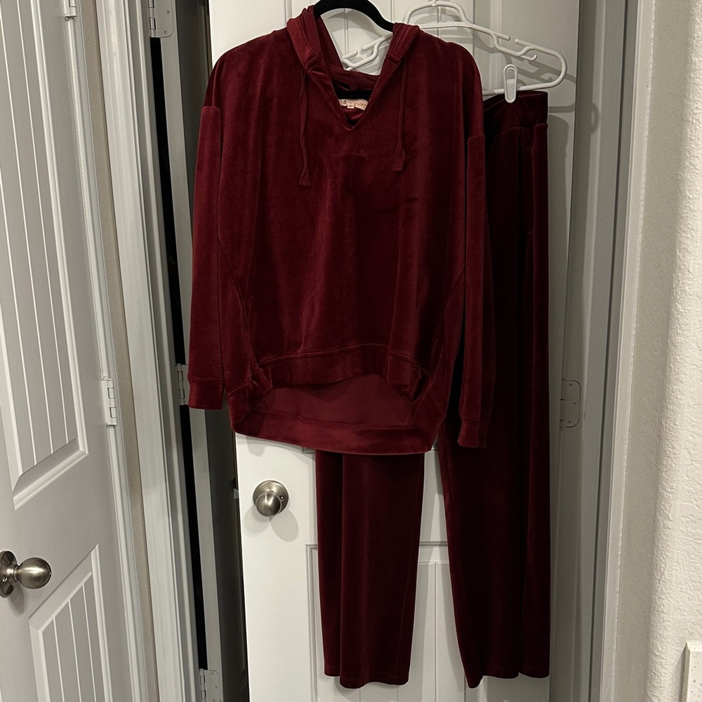 Lou & Grey Velour Sweat Set